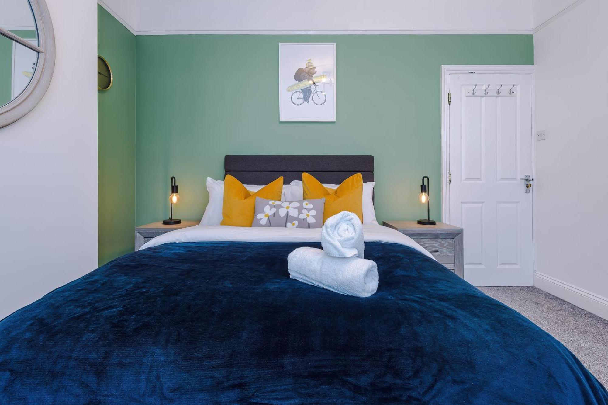 Incredible - Five Bedroom - 7 Actual Beds - 6 Bathroom House By Purestay - Central Bath With Parking מראה חיצוני תמונה