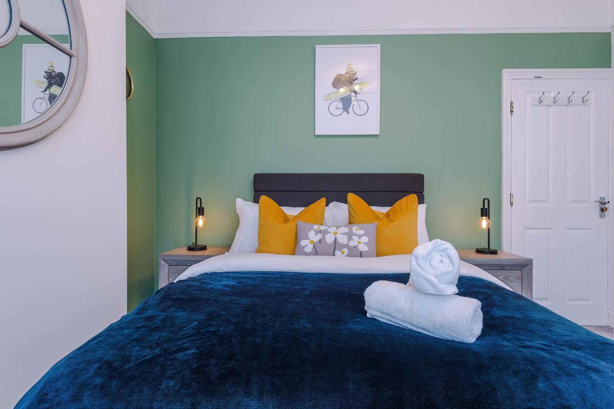 Incredible - Five Bedroom - 7 Actual Beds - 6 Bathroom House By Purestay - Central Bath With Parking מראה חיצוני תמונה