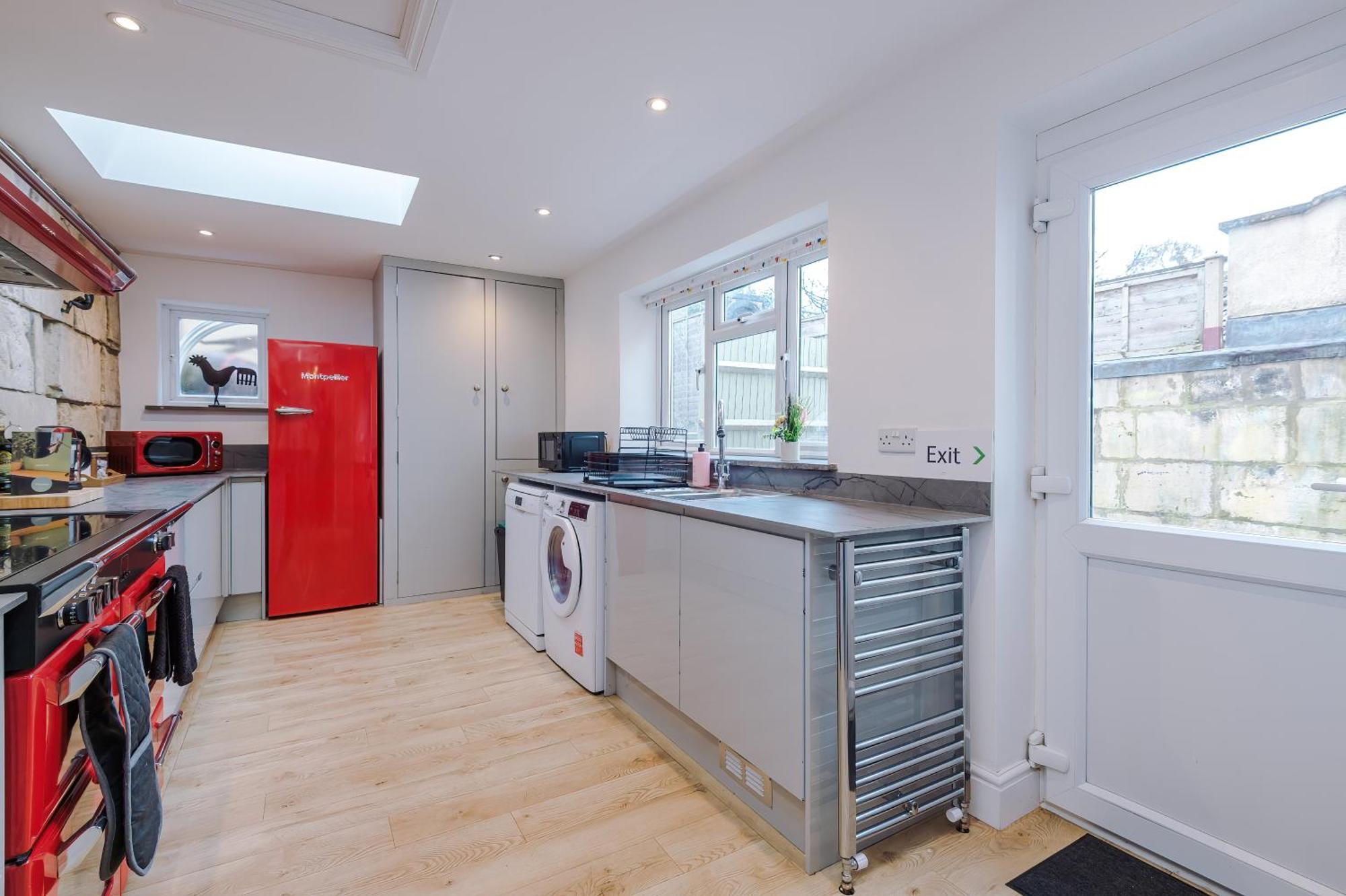 Incredible - Five Bedroom - 7 Actual Beds - 6 Bathroom House By Purestay - Central Bath With Parking מראה חיצוני תמונה