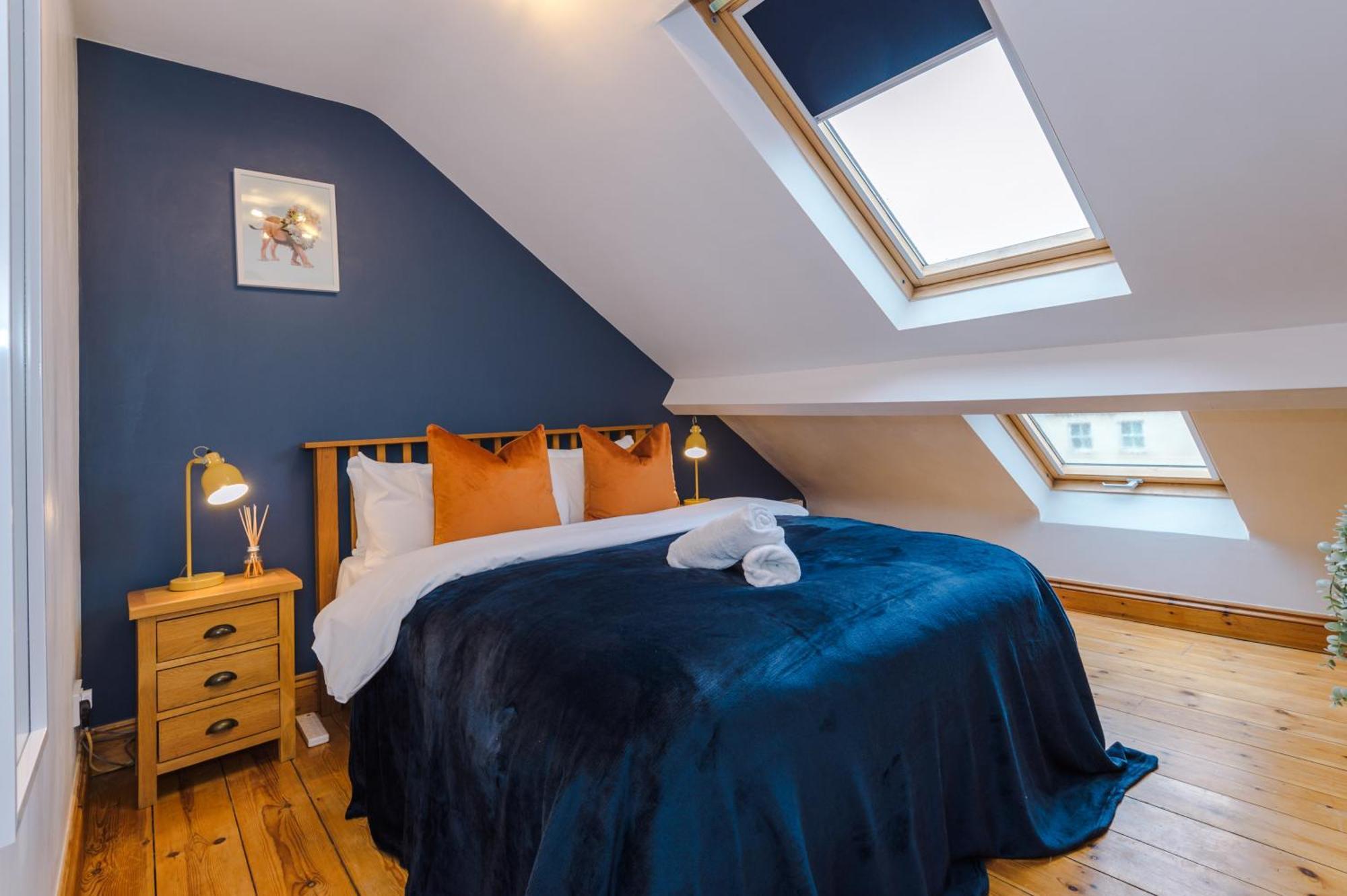 Incredible - Five Bedroom - 7 Actual Beds - 6 Bathroom House By Purestay - Central Bath With Parking מראה חיצוני תמונה