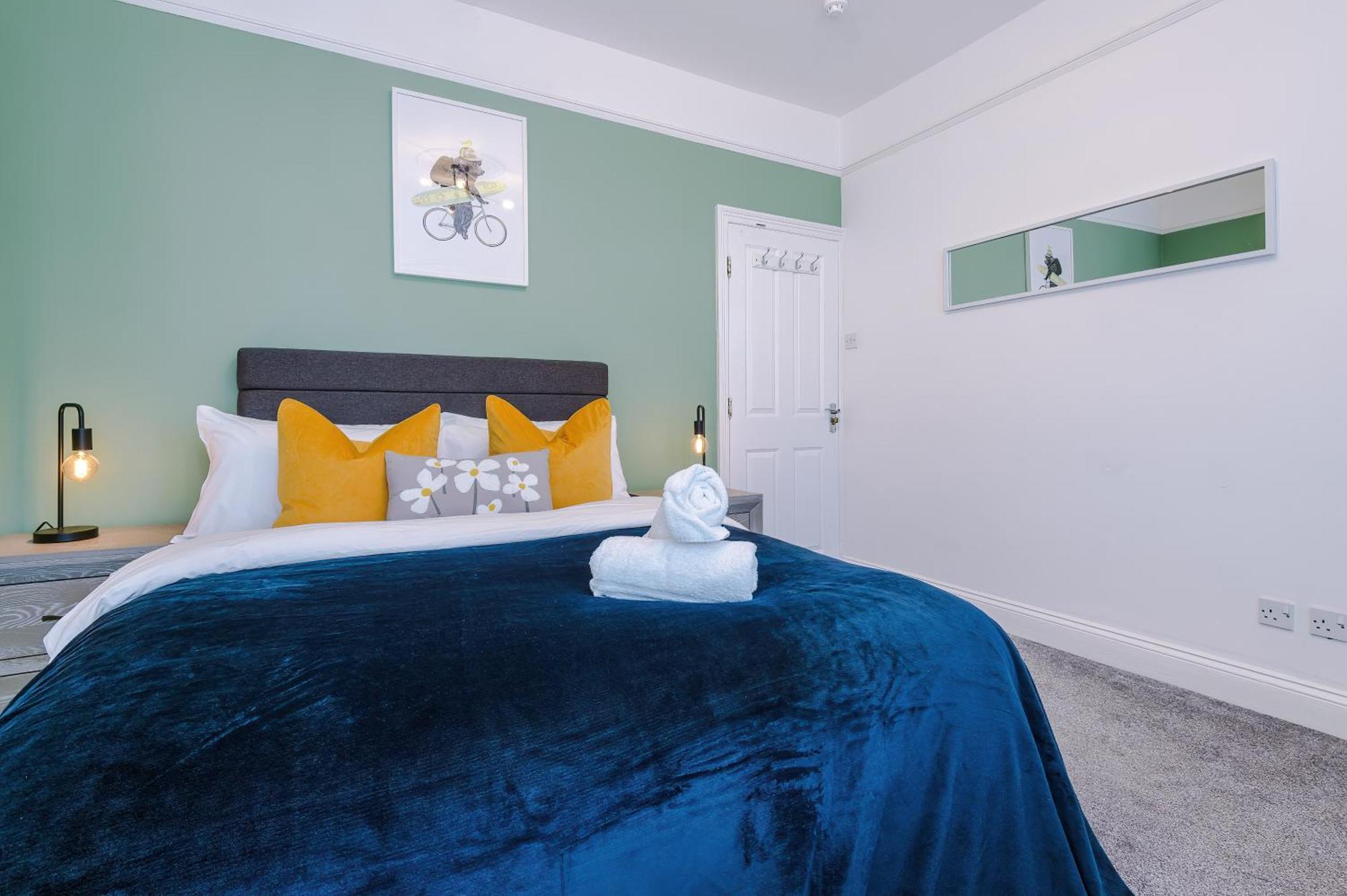 Incredible - Five Bedroom - 7 Actual Beds - 6 Bathroom House By Purestay - Central Bath With Parking מראה חיצוני תמונה