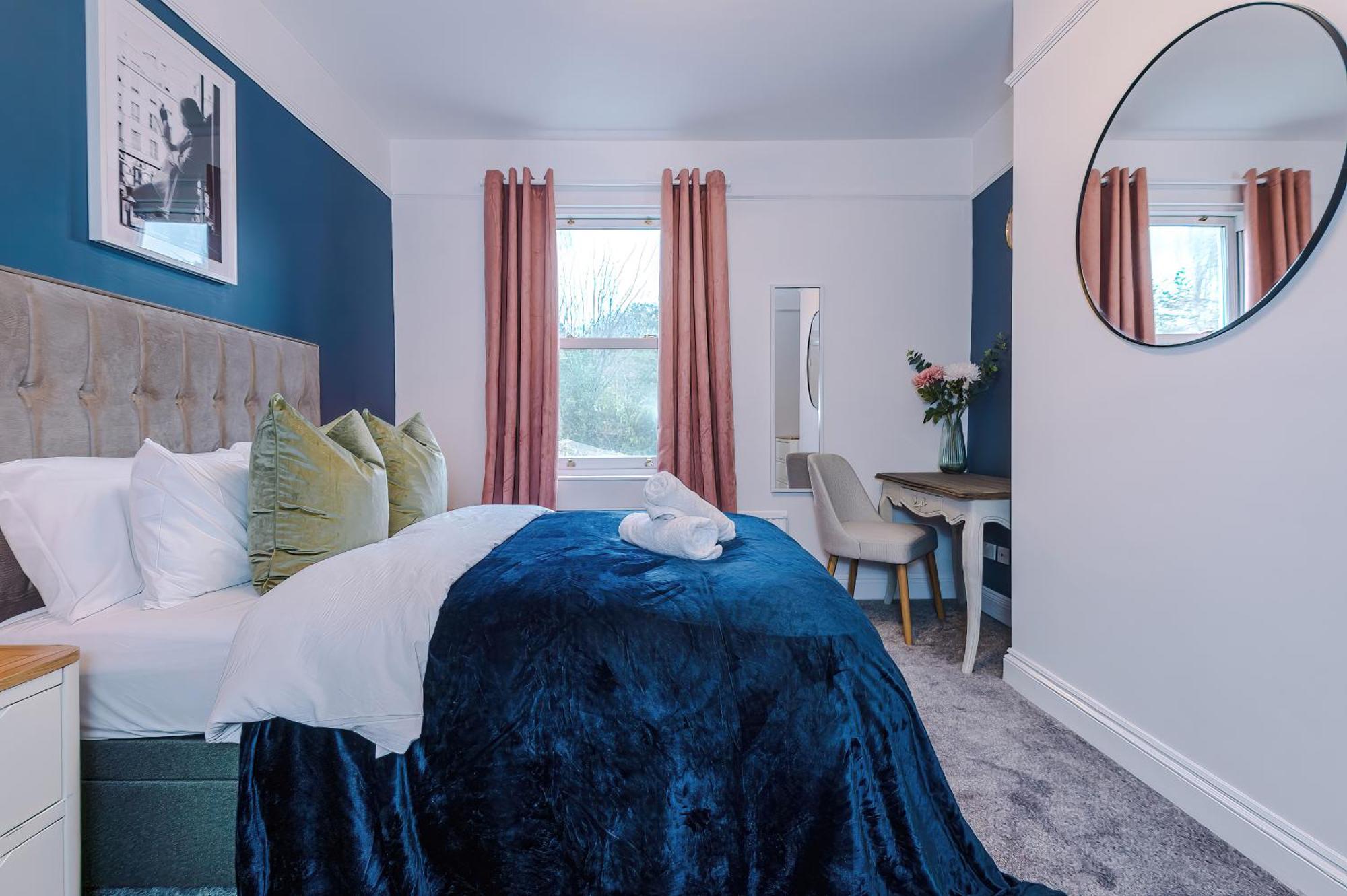 Incredible - Five Bedroom - 7 Actual Beds - 6 Bathroom House By Purestay - Central Bath With Parking מראה חיצוני תמונה