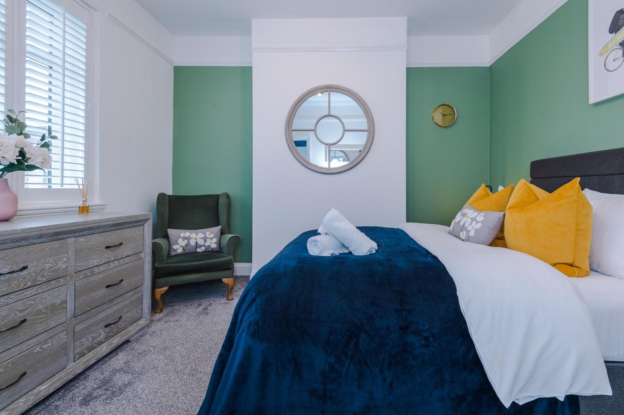 Incredible - Five Bedroom - 7 Actual Beds - 6 Bathroom House By Purestay - Central Bath With Parking מראה חיצוני תמונה