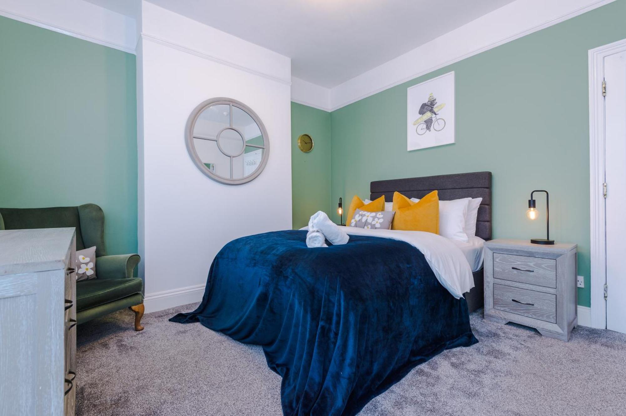 Incredible - Five Bedroom - 7 Actual Beds - 6 Bathroom House By Purestay - Central Bath With Parking מראה חיצוני תמונה