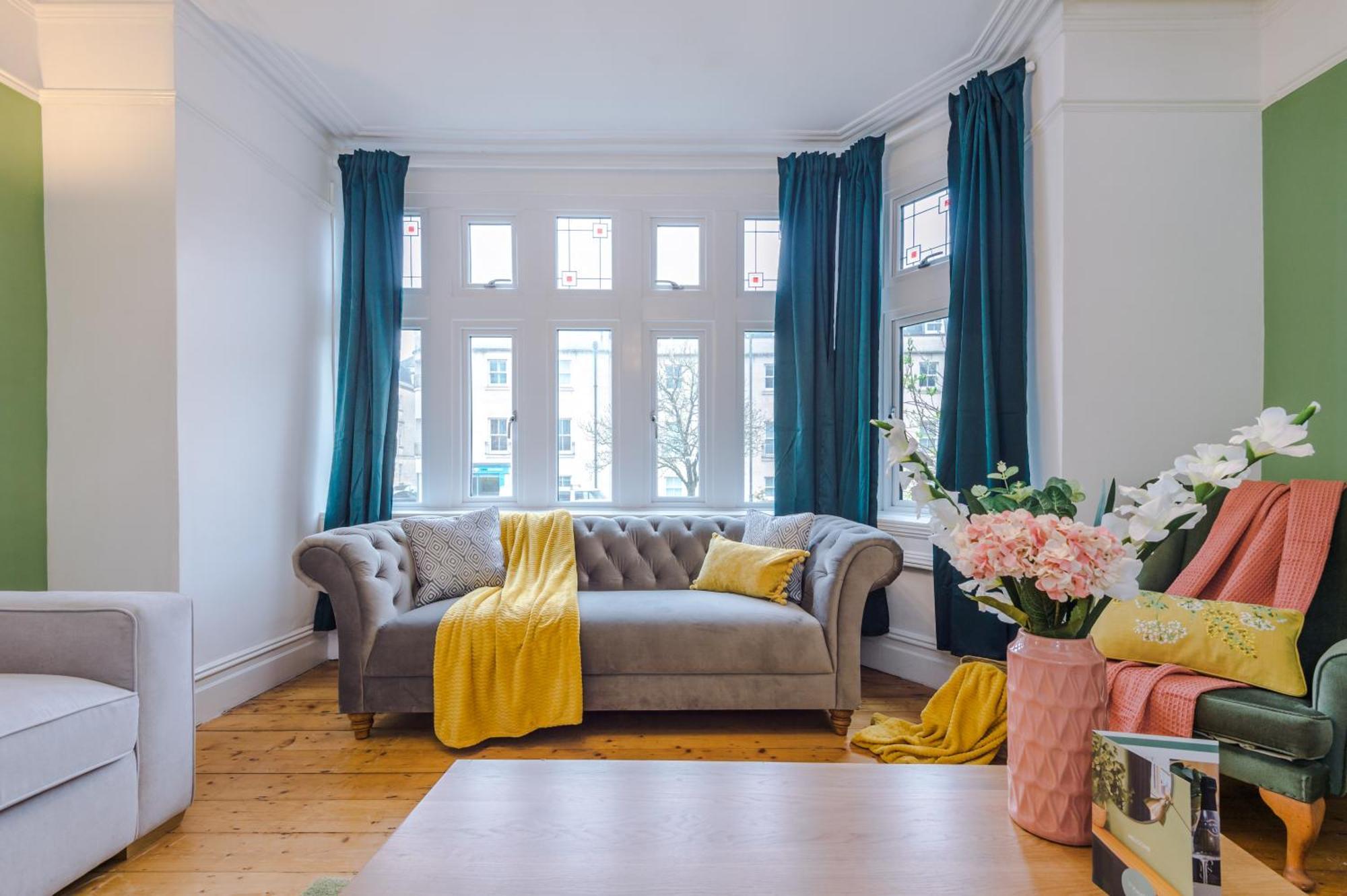 Incredible - Five Bedroom - 7 Actual Beds - 6 Bathroom House By Purestay - Central Bath With Parking מראה חיצוני תמונה