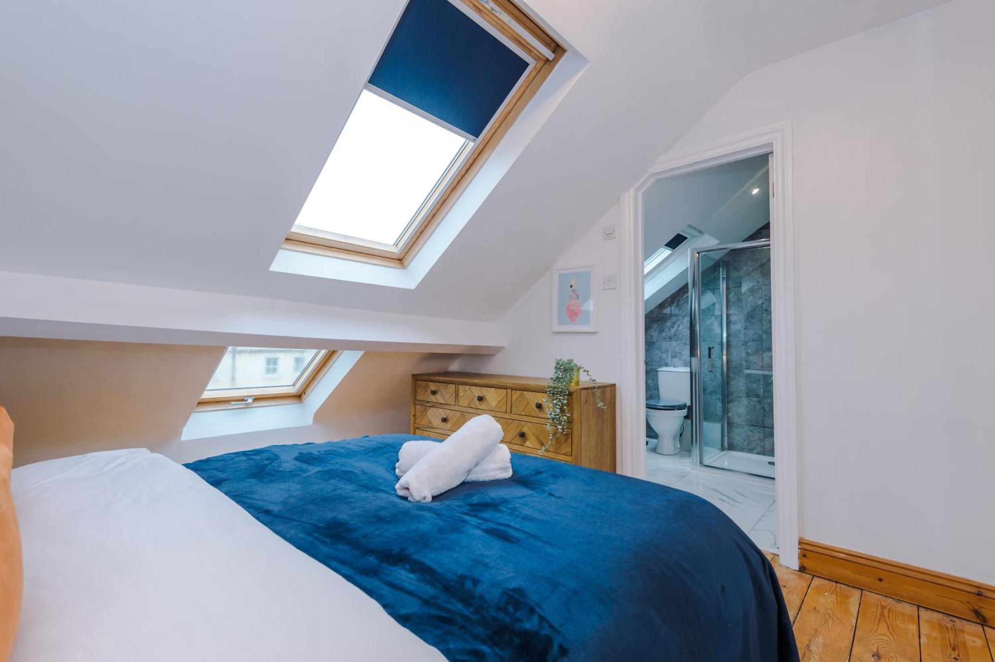 Incredible - Five Bedroom - 7 Actual Beds - 6 Bathroom House By Purestay - Central Bath With Parking מראה חיצוני תמונה