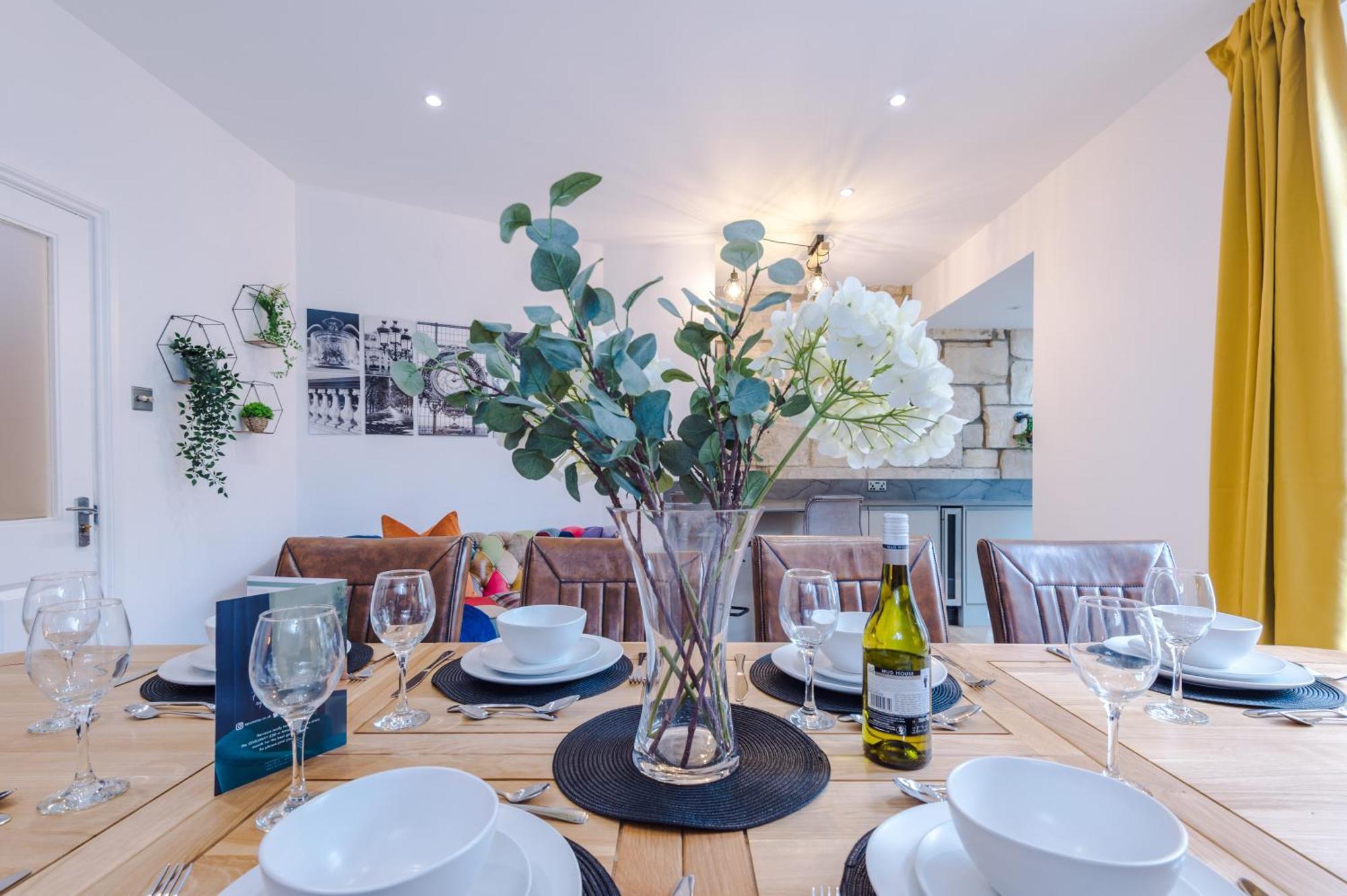 Incredible - Five Bedroom - 7 Actual Beds - 6 Bathroom House By Purestay - Central Bath With Parking מראה חיצוני תמונה
