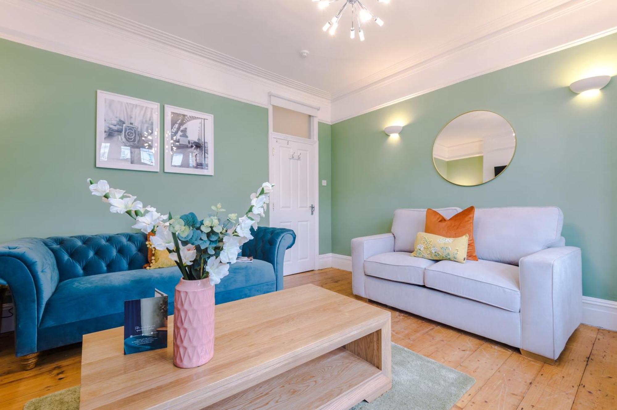 Incredible - Five Bedroom - 7 Actual Beds - 6 Bathroom House By Purestay - Central Bath With Parking מראה חיצוני תמונה