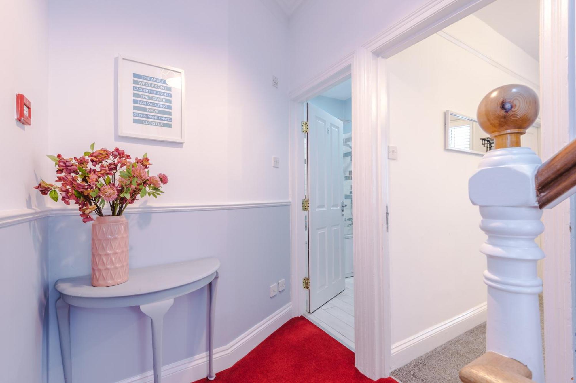 Incredible - Five Bedroom - 7 Actual Beds - 6 Bathroom House By Purestay - Central Bath With Parking מראה חיצוני תמונה